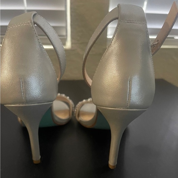 Betsey Johnson heels ( size 8 ) - Picture 6 of 6